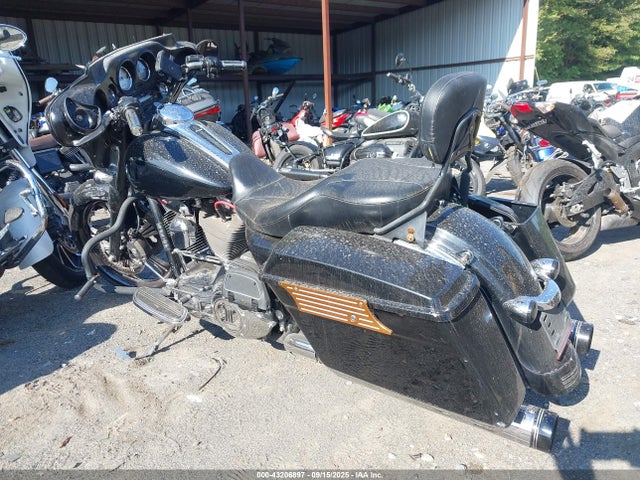 2010 HARLEY-DAVIDSON FLHX 1HD1KB411AB660162 Photo 2