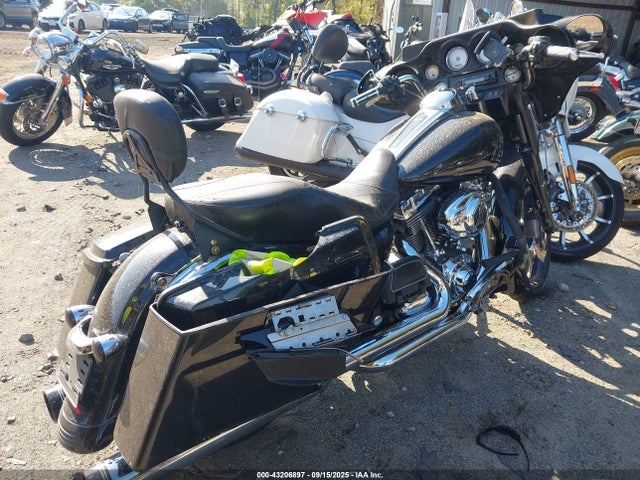 2010 HARLEY-DAVIDSON FLHX 1HD1KB411AB660162 Photo 3