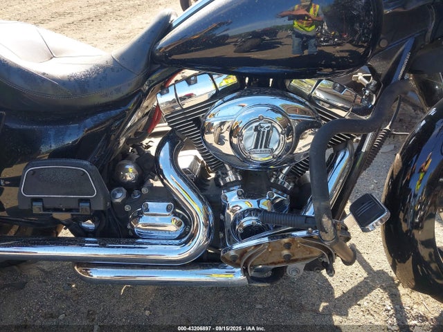 2010 HARLEY-DAVIDSON FLHX 1HD1KB411AB660162 Photo 7