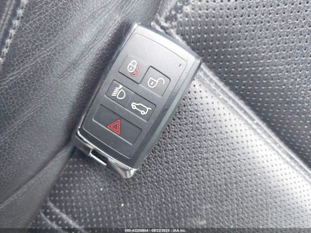 2018 JAGUAR E-PACE SADFJ2FX4J1Z05588 Photo 10