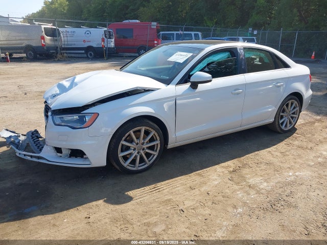 2015 AUDI A3 WAUBFGFF8F1016653 Photo 1