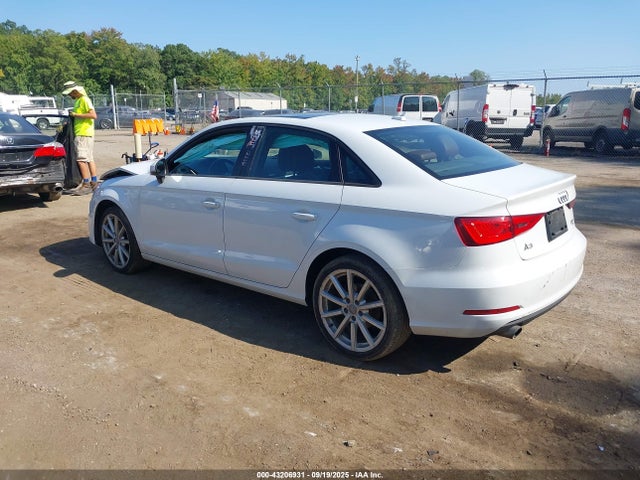 2015 AUDI A3 WAUBFGFF8F1016653 Photo 2