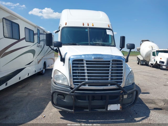 3AKJGLD55GSFN4487 Freightliner detroit diesel dd15 ev