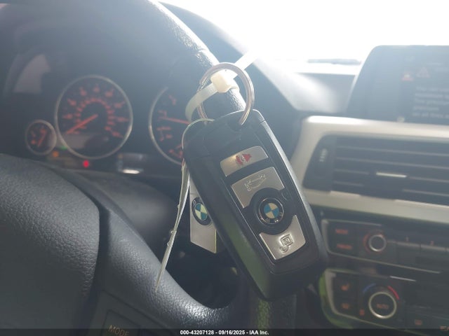 BMW 320i 2016 WBA8E5G54GNU21426 Image 27