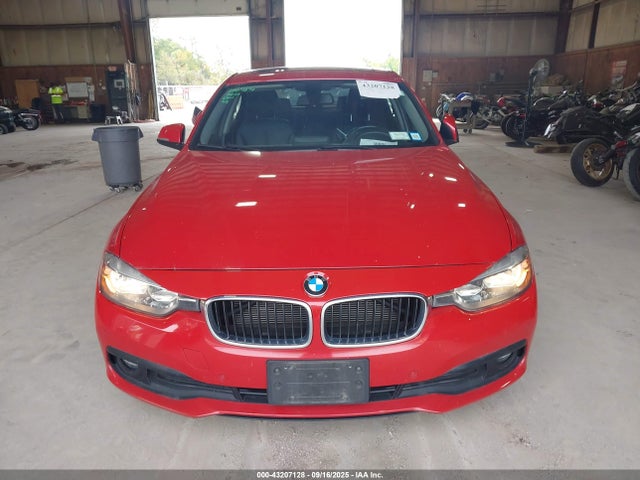 BMW 320i 2016 WBA8E5G54GNU21426 Image 28