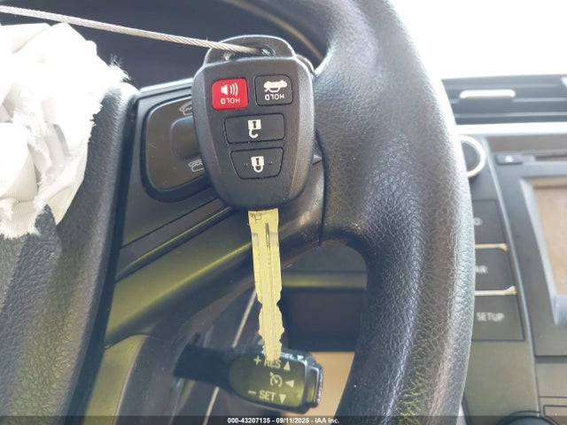 43207135 :رقم المزاد ، 4T1BF1FK1FU097342 vin ، 2015 Toyota Camry Le مزاد بيع