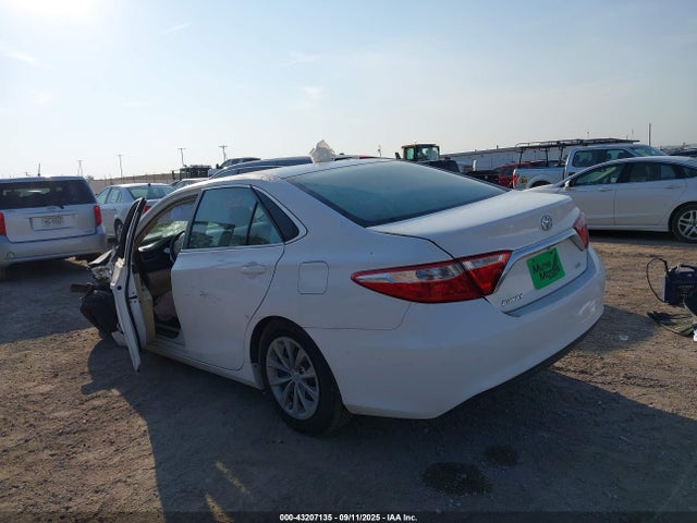 43207135 :رقم المزاد ، 4T1BF1FK1FU097342 vin ، 2015 Toyota Camry Le مزاد بيع