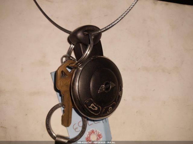 2010 MINI COOPER S WMWMF7C5XATZ72332 Photo 10