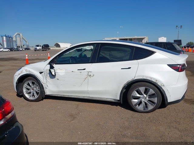 7SAYGDEE8PA105892 Tesla Model Y