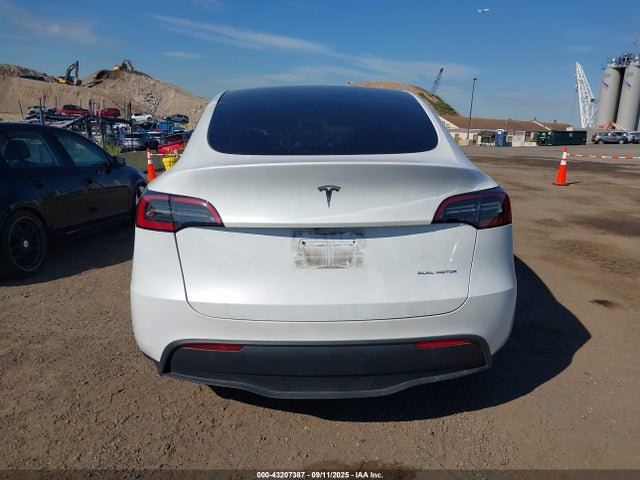 7SAYGDEE8PA105892 Tesla Model Y