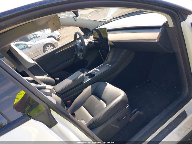 2023 TESLA MODEL Y 7SAYGDEE8PA105892 Photo 4