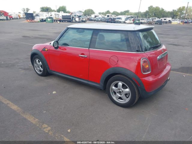 2007 MINI COOPER WMWMF335X7TT50881 Photo 2