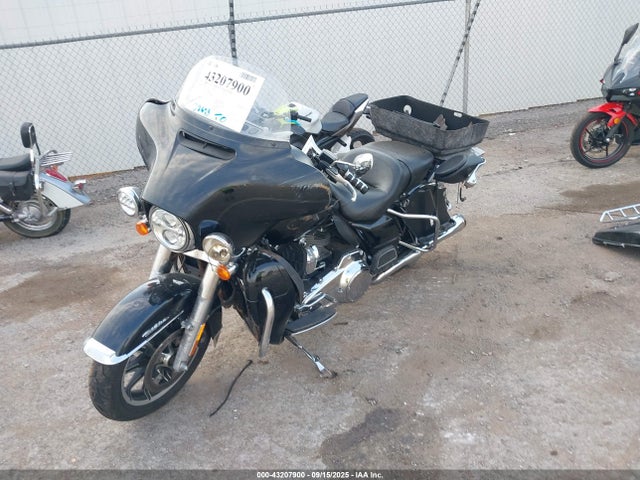 Harley-Davidson Electra Glide Ultra Classic 2018 1HD1FCC1XJB669096 Image 2