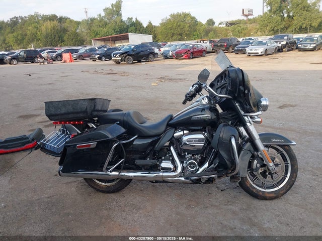 Harley-Davidson Electra Glide Ultra Classic 2018 1HD1FCC1XJB669096 Image 12