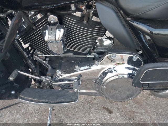 Harley-Davidson Electra Glide Ultra Classic 2018 1HD1FCC1XJB669096 Image 9