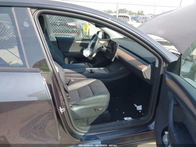 2025 TESLA MODEL Y 7SAYGDED0SA371231 Photo 4