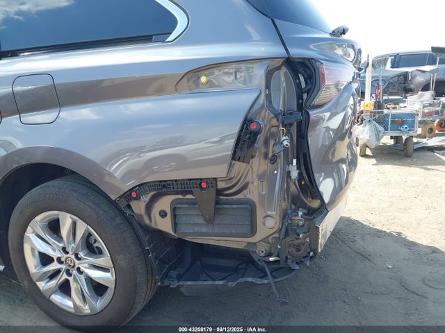 5TDJRKEC0RS188781 Toyota SIENNA XLE