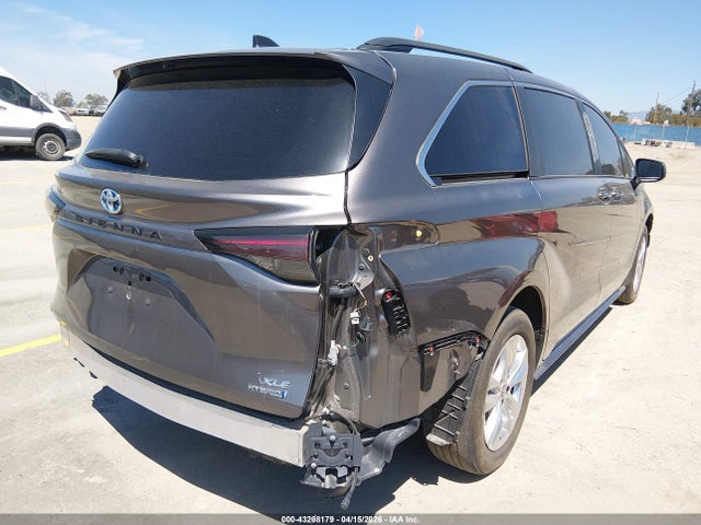 5TDJRKEC0RS188781 Toyota SIENNA XLE