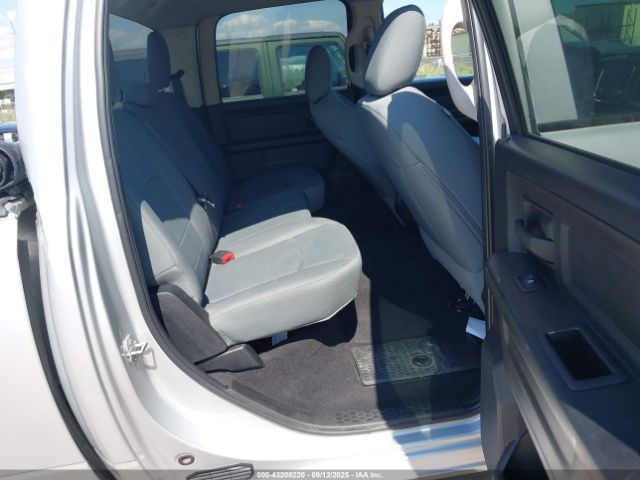 2018 RAM 1500 3C6RR7KG7JG238657 Photo 7