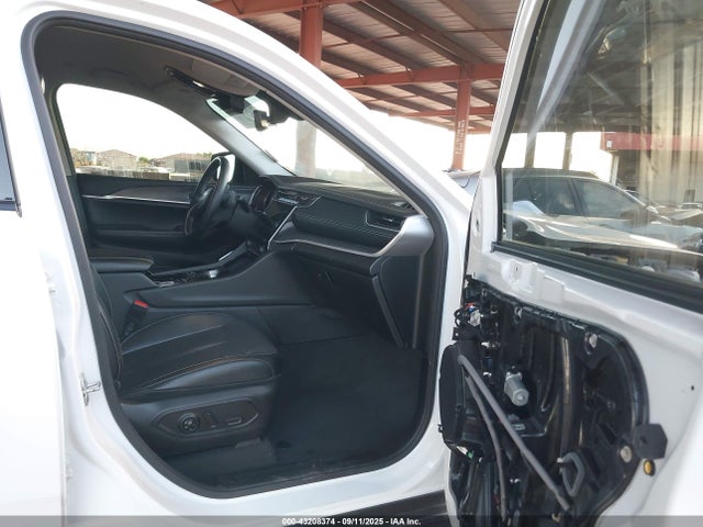 1C4RJJBG8M8175883 Jeep GRAND CHEROKEE L