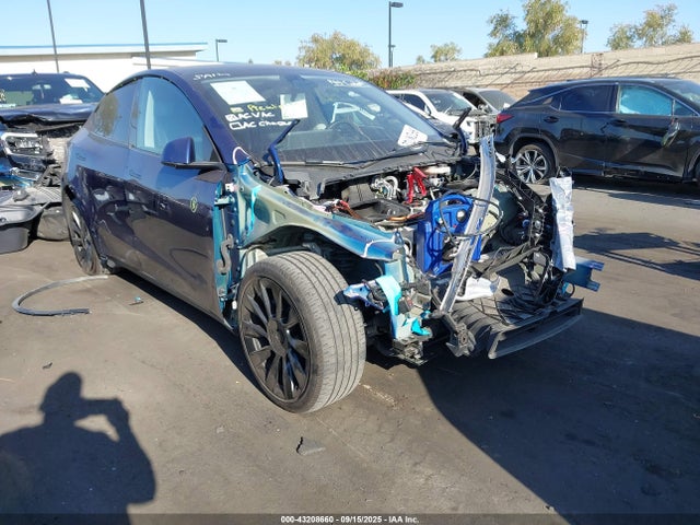 2023 TESLA MODEL Y 7SAYGDEE9PA077875 Photo 0