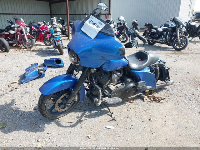 Harley-Davidson Twin Cam 103 2014 1HD1KBM12EB604592 Image 2