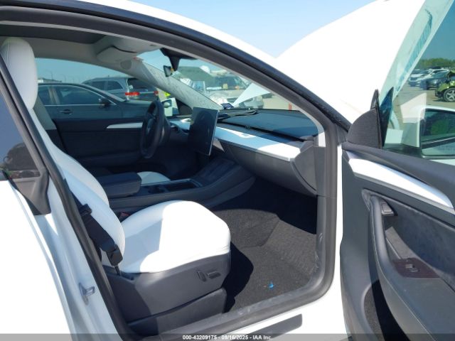 2023 TESLA MODEL Y 7SAYGDEE6PA093872 Photo 4