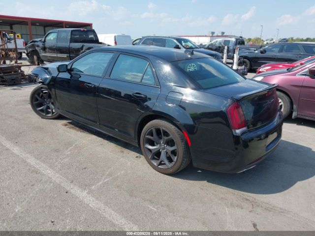 2022 CHRYSLER 300 2C3CCABG7NH136427 Photo 2