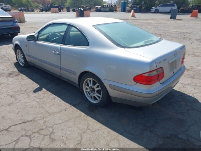 1999 MERCEDES-BENZ CLK 320 WDBLJ65G8XF092550 Photo 2