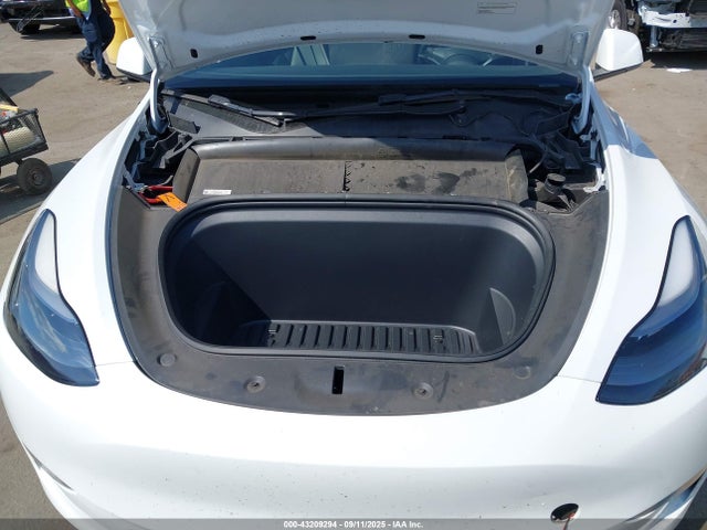2023 TESLA MODEL Y 7SAYGDEF6PF807723 Photo 9