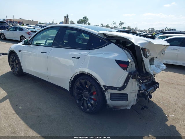 2023 TESLA MODEL Y 7SAYGDEF6PF807723 Photo 2