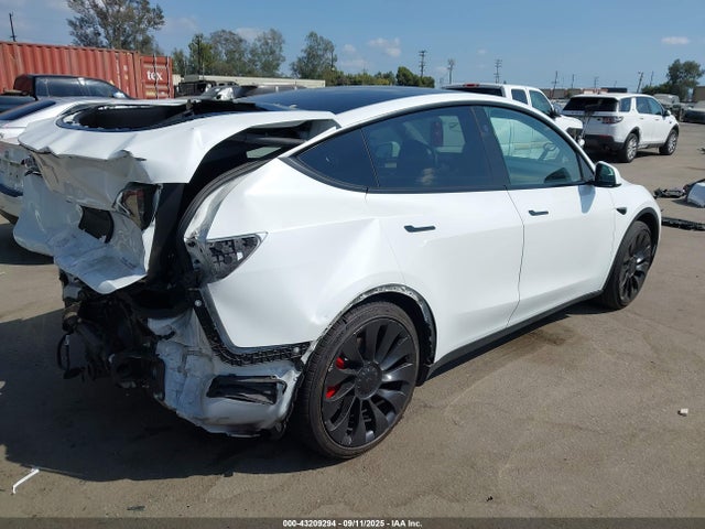 2023 TESLA MODEL Y 7SAYGDEF6PF807723 Photo 3