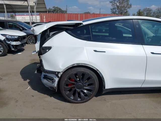 2023 TESLA MODEL Y 7SAYGDEF6PF807723 Photo 5