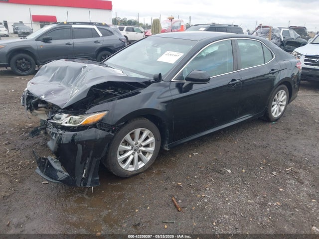 2018 Toyota Camry Le მანქანა იყიდება აუქციონზე, vin: 4T1B11HK5JU089510, აუქციონის ნომერი: 43209397