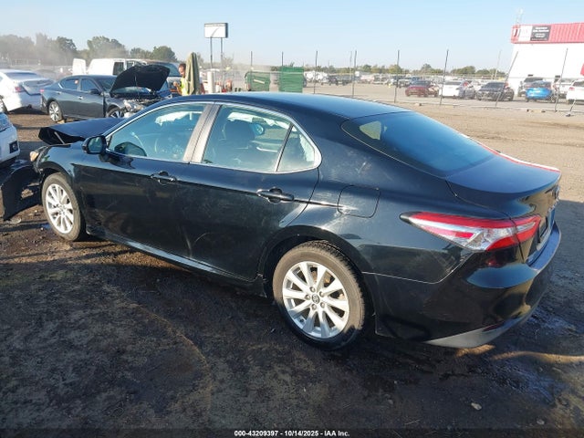 2018 Toyota Camry Le მანქანა იყიდება აუქციონზე, vin: 4T1B11HK5JU089510, აუქციონის ნომერი: 43209397