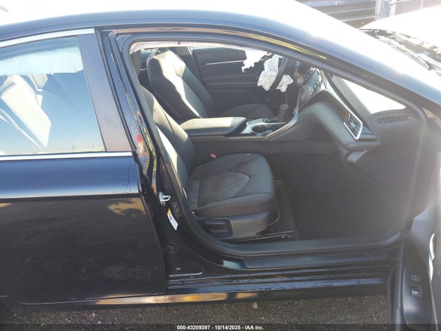 2018 Toyota Camry Le მანქანა იყიდება აუქციონზე, vin: 4T1B11HK5JU089510, აუქციონის ნომერი: 43209397