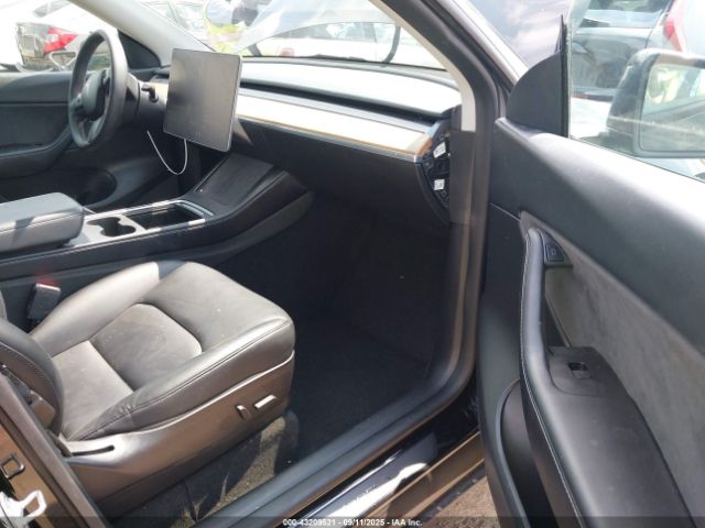 2021 TESLA MODEL Y 5YJYGDEE2MF282871 Photo 4