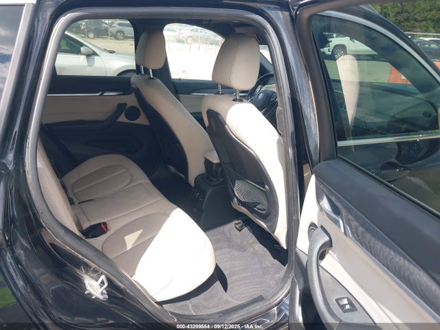BMW X1 2017 WBXHT3Z33H4A58154 Image 8