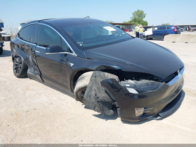 2017 TESLA MODEL X 5YJXCBE40HF077672 Photo 0