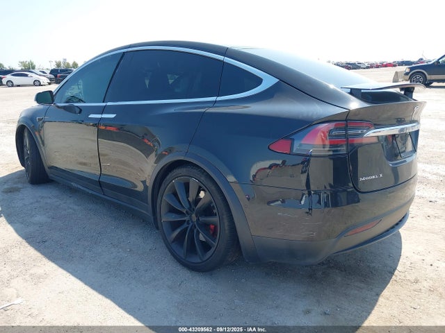 2017 TESLA MODEL X 5YJXCBE40HF077672 Photo 2