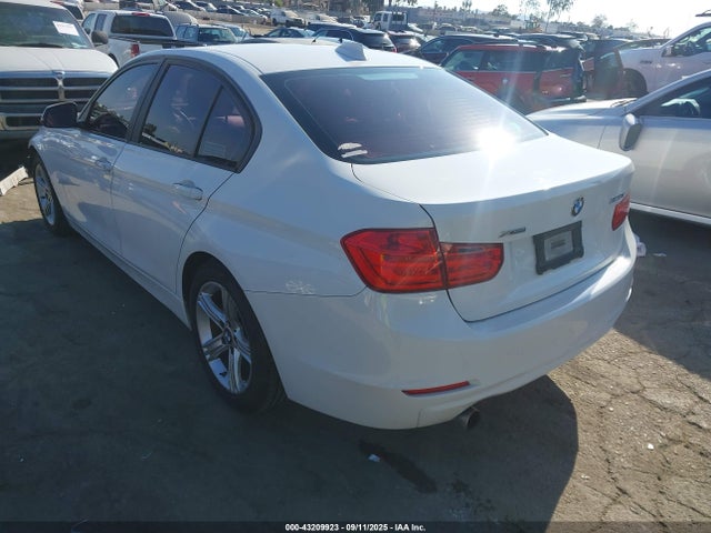 BMW 2014 2014 WBA3C3G57ENS72608 Image 3