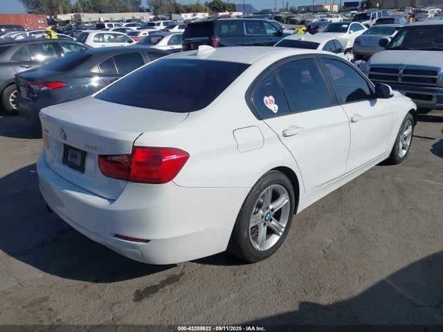 BMW 2014 2014 WBA3C3G57ENS72608 Image 4