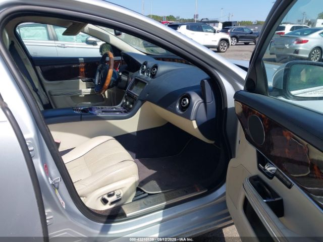 2011 JAGUAR XJ SAJWA2GB9BLV13633 Photo 4