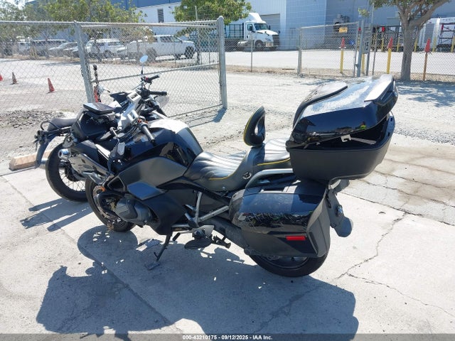 2022 BMW R 1250 WB10L0301N6F18917 Photo 2