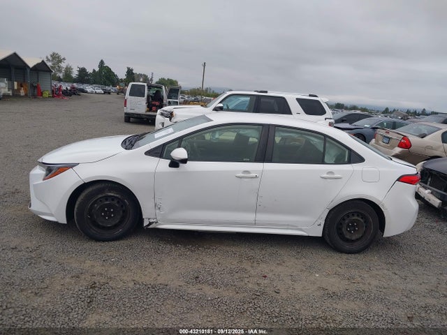JTDEPMAE4MJ185818 Toyota COROLLA LE