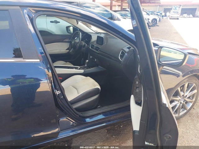 3MZBN1M32JM267978 Mazda py