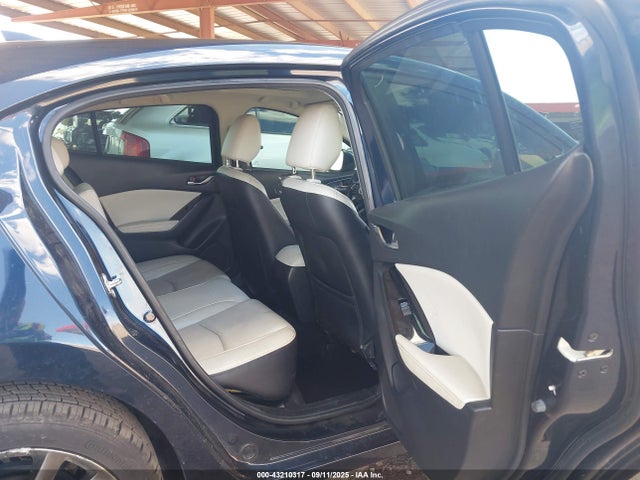 3MZBN1M32JM267978 Mazda py