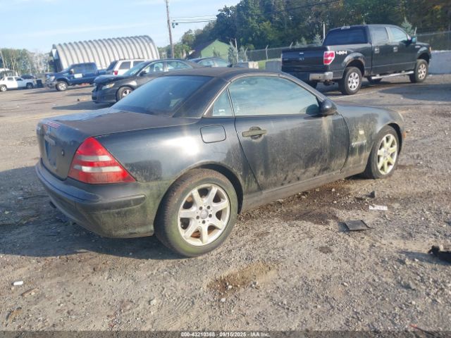 1999 MERCEDES-BENZ SLK 230 WDBKK47F0XF107205 Photo 3