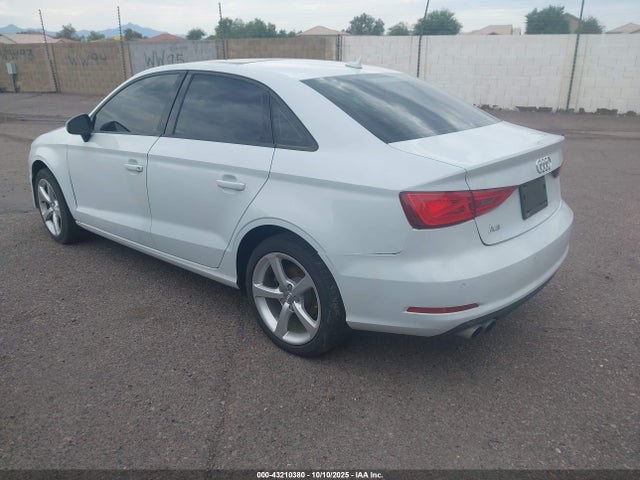 2015 AUDI A3 WAUACGFF7F1074337 Photo 2