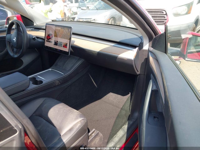 2023 TESLA MODEL Y 7SAYGDEF6PF898895 Photo 4